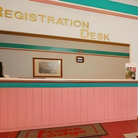 Econo Lodge Lakeshore Manistique Bagian luar foto