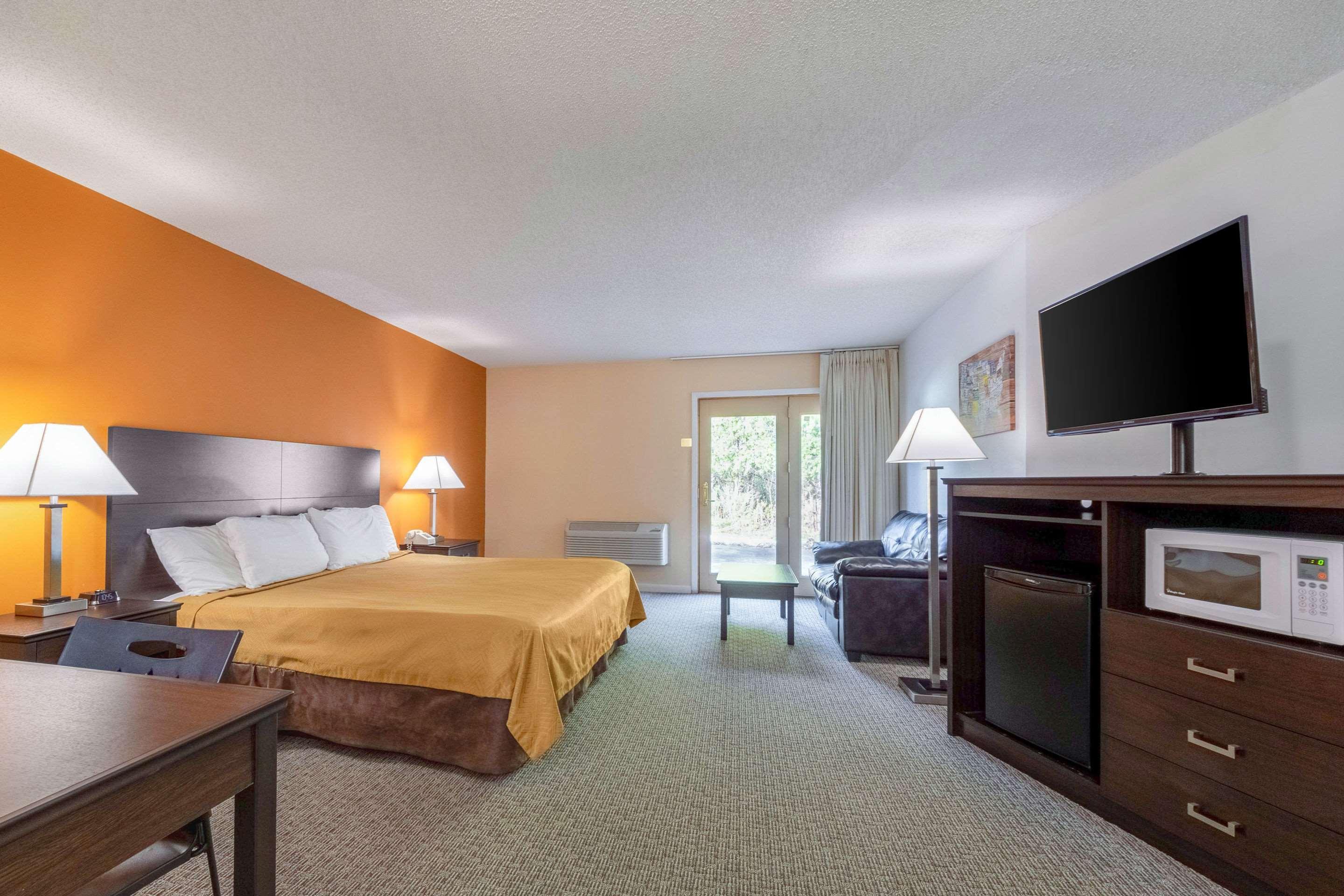 Econo Lodge Lakeshore Manistique Bagian luar foto