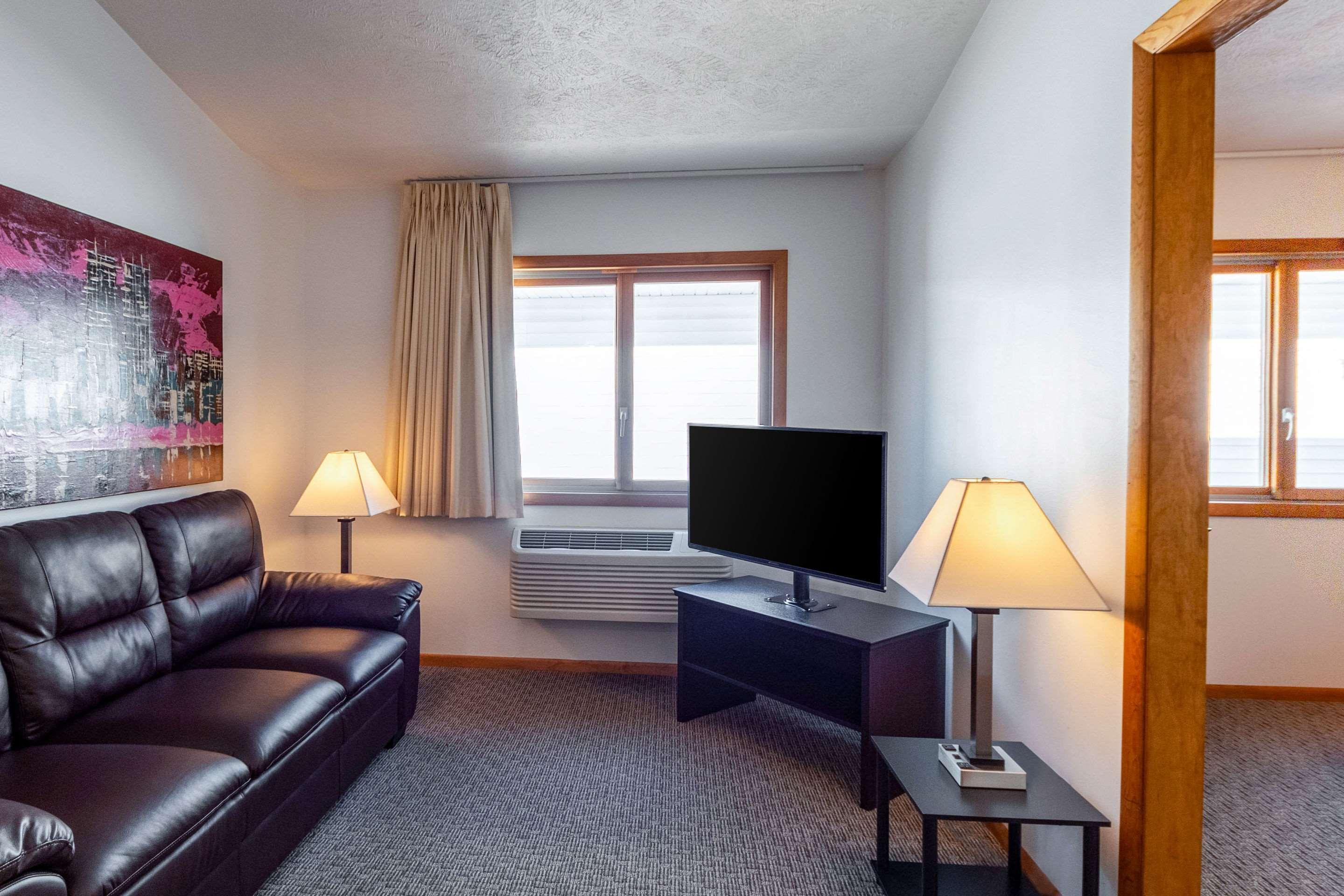 Econo Lodge Lakeshore Manistique Bagian luar foto