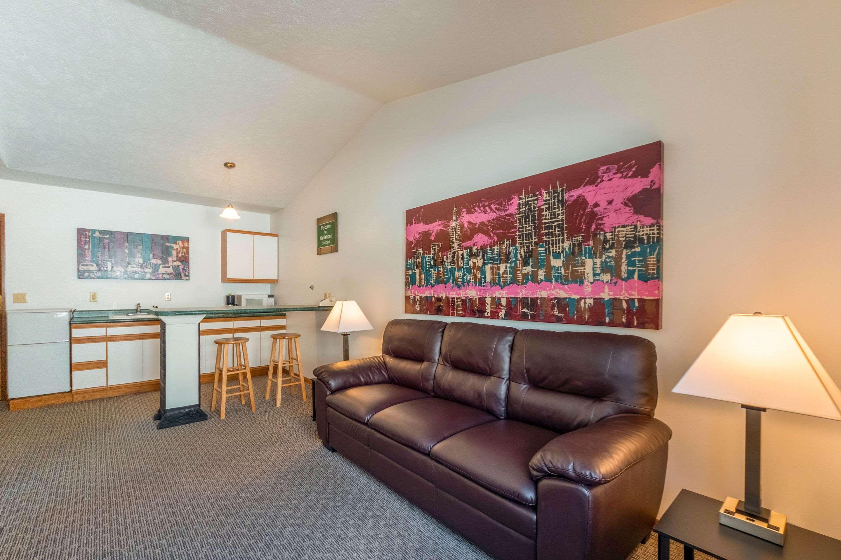 Econo Lodge Lakeshore Manistique Bagian luar foto