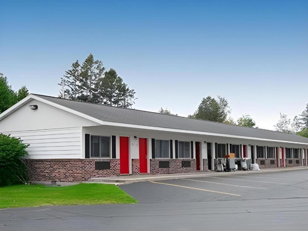 Econo Lodge Lakeshore Manistique Bagian luar foto