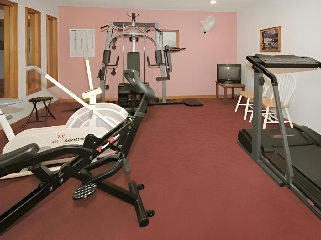 Econo Lodge Lakeshore Manistique Bagian luar foto
